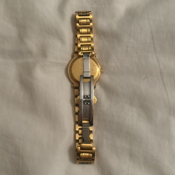 Authentic Gucci Ladies Gold Watch, date, second hand - Picture 2 of 7